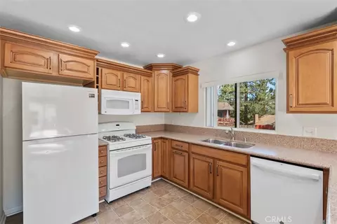 Kitchen - 5438 Desert Vw, Wrightwood, CA 92397 photo 2 of 2