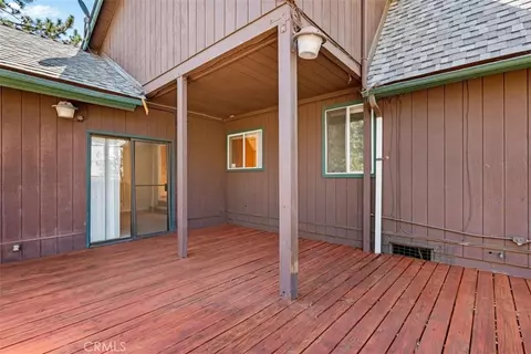 Exterior - 5438 Desert Vw, Wrightwood, CA 92397 photo 2 of 10