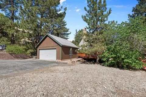 Exterior - 5438 Desert Vw, Wrightwood, CA 92397 photo 8 of 10