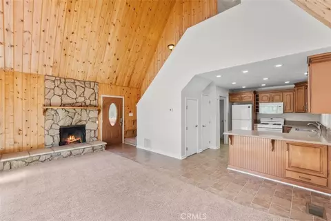 Living - 5438 Desert Vw, Wrightwood, CA 92397 photo 2 of 3
