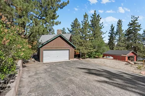 Exterior - 5438 Desert Vw, Wrightwood, CA 92397 photo 9 of 10