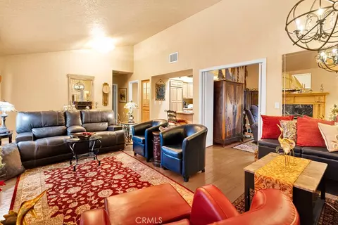 Living - 14772 Chaparral Ln #15, Helendale, CA 92342 photo 4 of 6