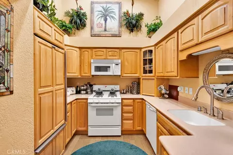Kitchen - 14772 Chaparral Ln #15, Helendale, CA 92342 photo 3 of 4