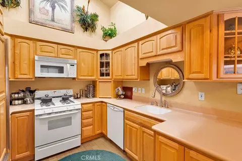 Kitchen - 14772 Chaparral Ln #15, Helendale, CA 92342 photo 2 of 4