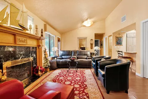Living - 14772 Chaparral Ln #15, Helendale, CA 92342 photo 3 of 6