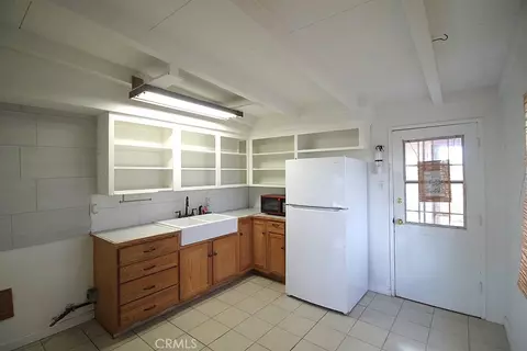 Kitchen - 21212 Rainbow, Hinkley, CA 92347 photo 1 of 2