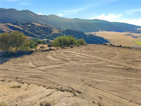 26400 Skyline Dr, Tehachapi, CA 93561 photo 2