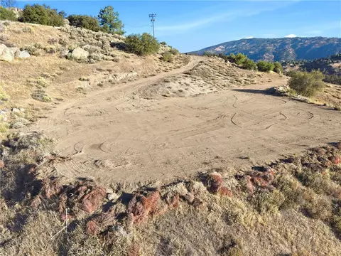 26400 Skyline Dr, Tehachapi, CA 93561 photo 4