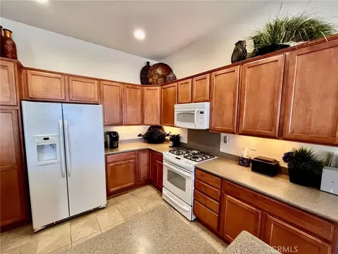Kitchen - 19453 Verbena, Apple Valley, CA 92308 photo 2 of 4