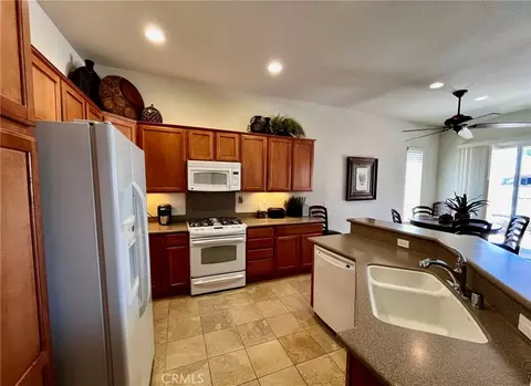 Kitchen - 19453 Verbena, Apple Valley, CA 92308 photo 4 of 4