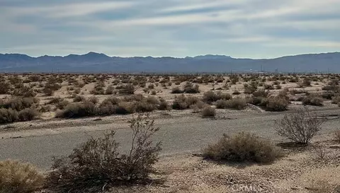 35251 Athletic Fld, Barstow, CA 92398 photo 2