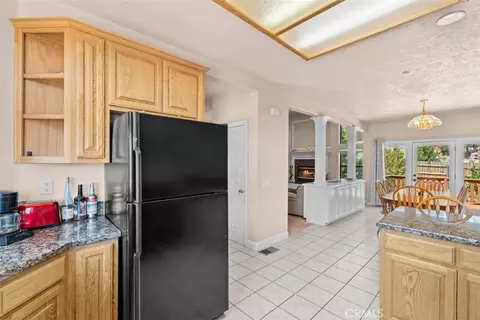 Kitchen - 5394 Pacific Crst, Wrightwood, CA 92397 photo 3 of 3