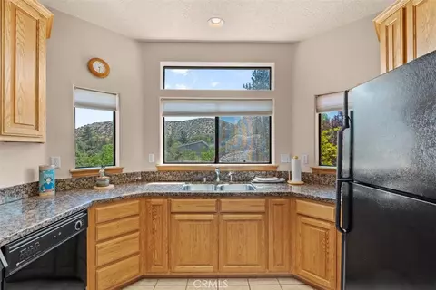 Kitchen - 5394 Pacific Crst, Wrightwood, CA 92397 photo 1 of 3