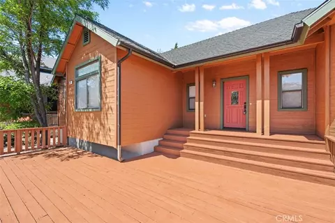 Exterior - 5394 Pacific Crst, Wrightwood, CA 92397 photo 3 of 6