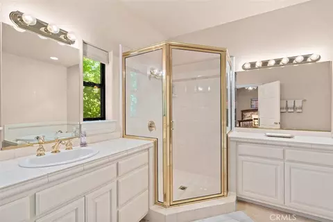 Bath - 5394 Pacific Crst, Wrightwood, CA 92397 photo 1 of 5