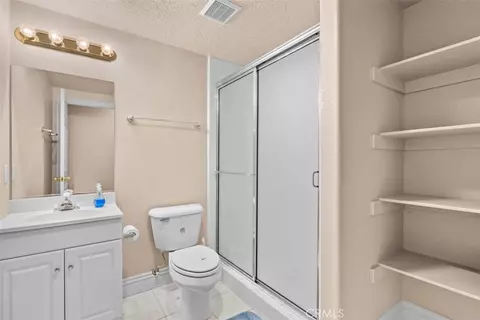 Bath - 5394 Pacific Crst, Wrightwood, CA 92397 photo 5 of 5