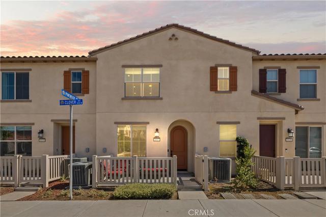 1037 W Clover Ave, Rialto, CA 92376