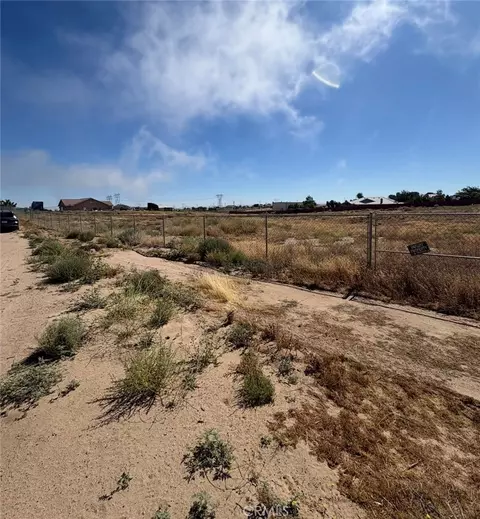 6589 Fremontia Rd, Oak Hills, CA 92344