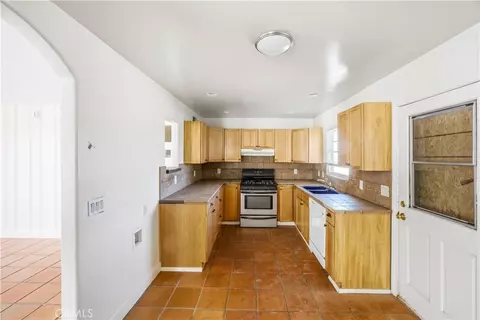 Kitchen - 25567 Main, Barstow, CA 92311 photo 1 of 3