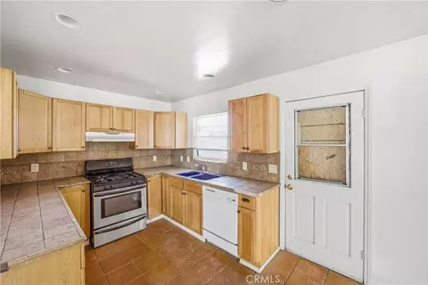 Kitchen - 25567 Main, Barstow, CA 92311 photo 2 of 3