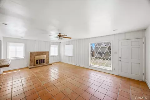 Living - 25567 Main, Barstow, CA 92311 photo 2 of 7