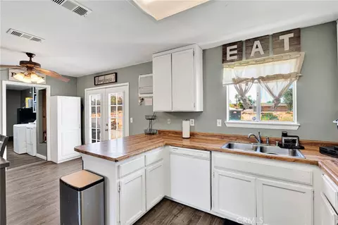 Kitchen - 18128 Catalpa St, Hesperia, CA 92345 photo 2 of 3