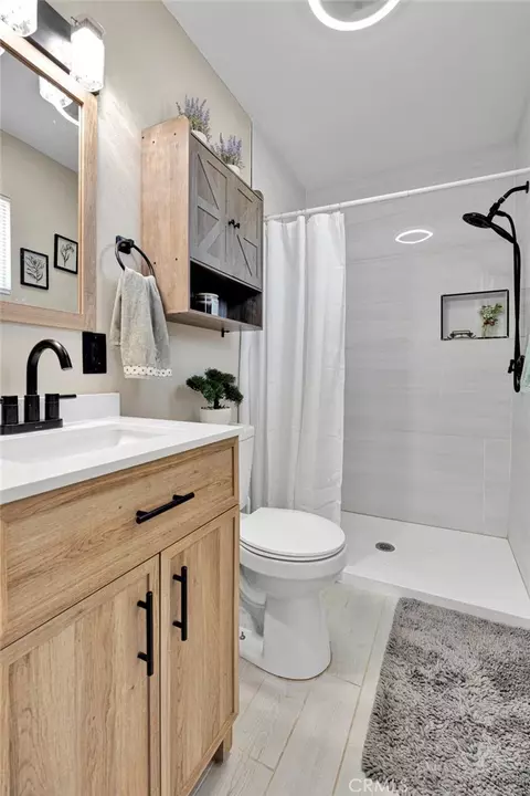 Bath - 18128 Catalpa St, Hesperia, CA 92345 photo 5 of 5