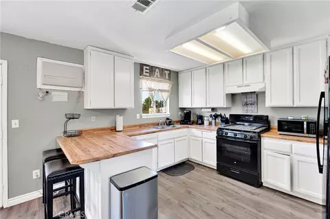 Kitchen - 18128 Catalpa St, Hesperia, CA 92345 photo 1 of 3