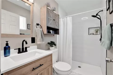 Bath - 18128 Catalpa St, Hesperia, CA 92345 photo 4 of 5