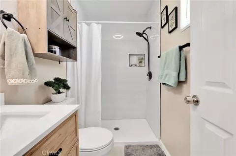 Bath - 18128 Catalpa St, Hesperia, CA 92345 photo 3 of 5