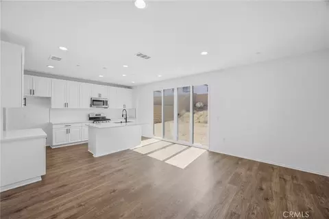 Entry Way - 8844 Glencliff Ave, Hesperia, CA 92345 photo 2 of 15