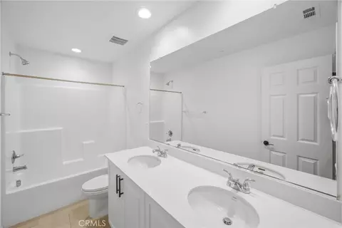 Entry Way - 8844 Glencliff Ave, Hesperia, CA 92345 photo 15 of 15