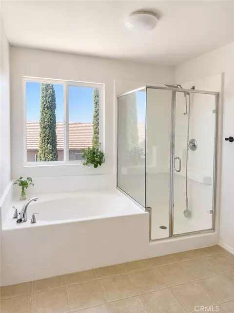 Bath - 13116 Sunnyvale Ct, Hesperia, CA 92344 photo 2 of 3