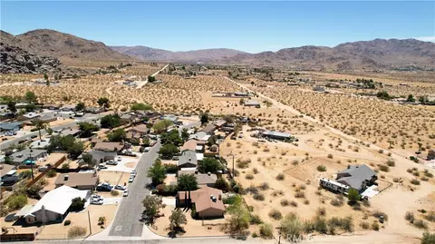 23911 Tahquitz, Apple Valley, CA 92307 photo 32