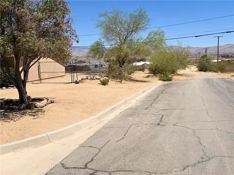 23911 Tahquitz, Apple Valley, CA 92307 photo 22