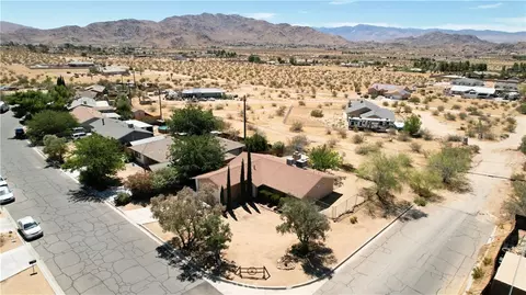 23911 Tahquitz, Apple Valley, CA 92307 photo 27