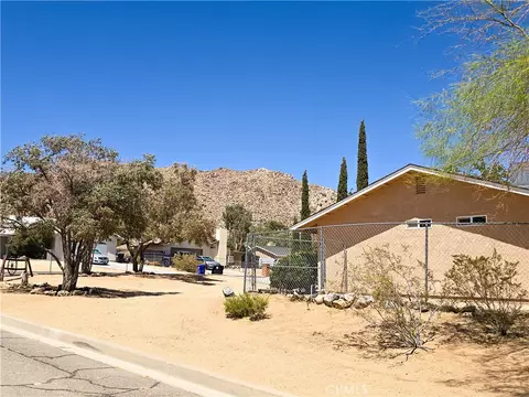23911 Tahquitz, Apple Valley, CA 92307 photo 21