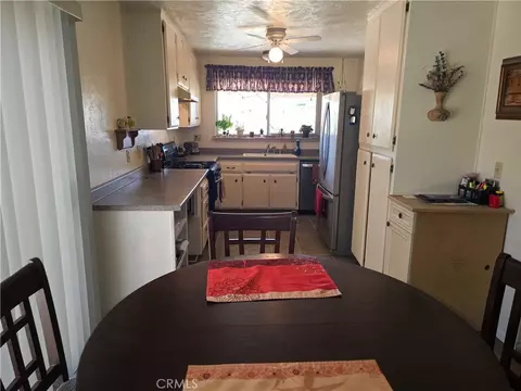 23911 Tahquitz, Apple Valley, CA 92307 photo 4