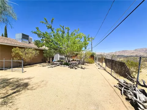 23911 Tahquitz, Apple Valley, CA 92307 photo 16