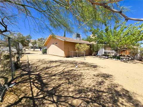 23911 Tahquitz, Apple Valley, CA 92307 photo 17