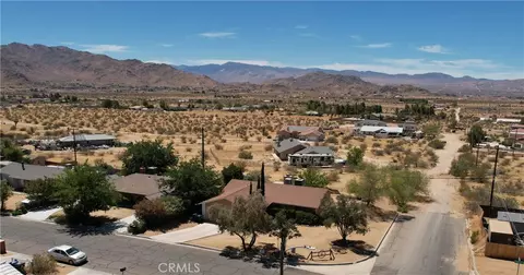 23911 Tahquitz, Apple Valley, CA 92307 photo 29