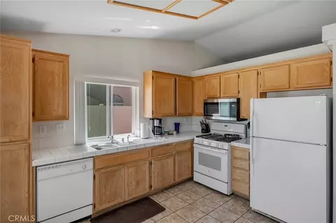 Kitchen - 14474 Stone Crk, Hesperia, CA 92344 photo 1 of 1