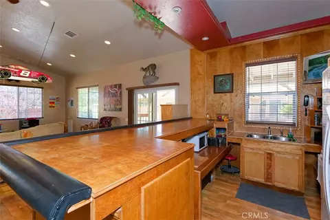 Kitchen - 12776 Skyline Rnch, Apple Valley, CA 92308 photo 6 of 6