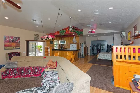 Living - 12776 Skyline Rnch, Apple Valley, CA 92308 photo 4 of 4