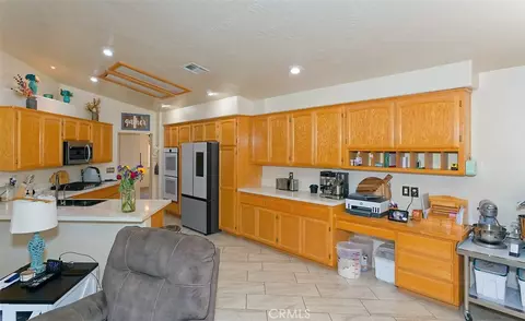 Kitchen - 12776 Skyline Rnch, Apple Valley, CA 92308 photo 3 of 6