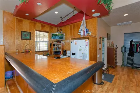 Kitchen - 12776 Skyline Rnch, Apple Valley, CA 92308 photo 5 of 6