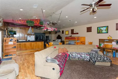 Living - 12776 Skyline Rnch, Apple Valley, CA 92308 photo 3 of 4