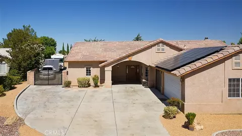 Exterior - 12776 Skyline Rnch, Apple Valley, CA 92308 photo 2 of 12