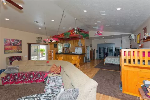 Living - 12776 Skyline Rnch, Apple Valley, CA 92308 photo 4 of 4