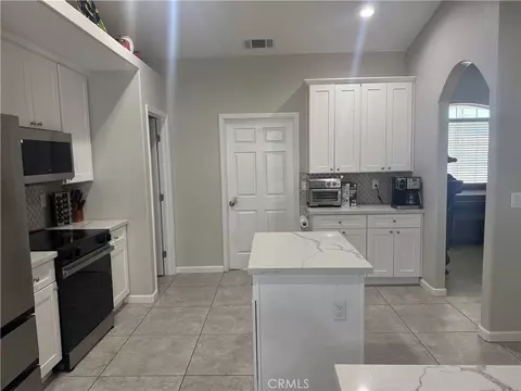 Kitchen - 9040 10th Ave, Hesperia, CA 92345 photo 1 of 1
